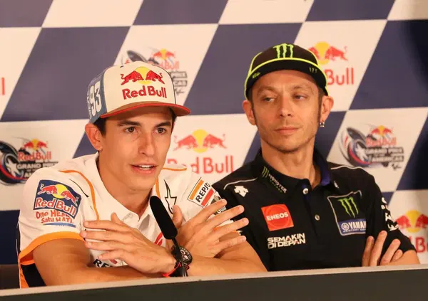 [VIDEO] &ldquo;Valentino Rossi e Marc Marquez due animali&rdquo;: beccatevi Jorge Lorenzo che, grazie alla rivalit&agrave; tra il 46 e il 93, ha appena vinto anche un altro titolo. E su Pecco Bagnaia&hellip;