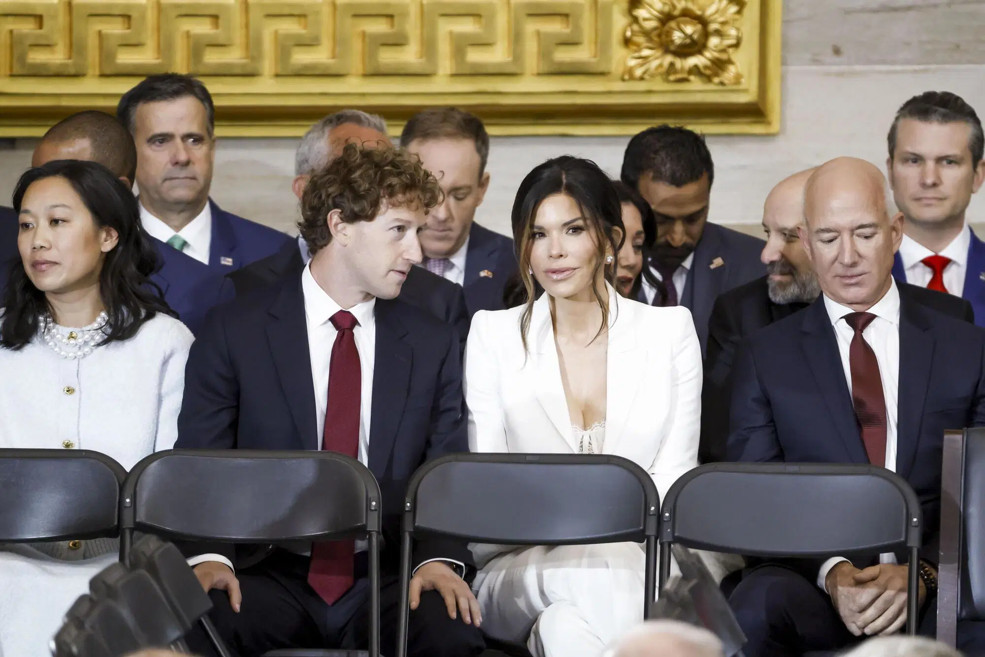 Bezos e Zuckerberg all'insediamento di Trump