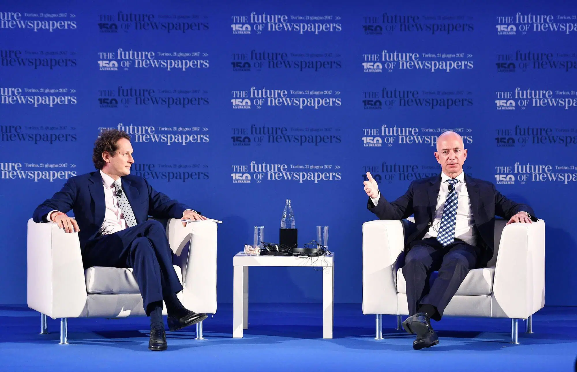 Elkann e Bezos nel 2017 alla Tech Week