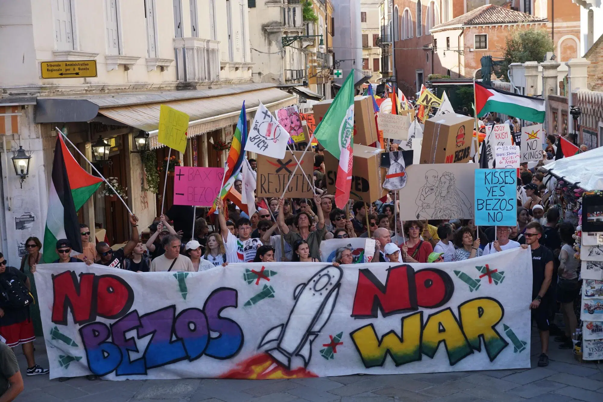 No Bezos a Venezia per il matrimonio del padrone di Amazon