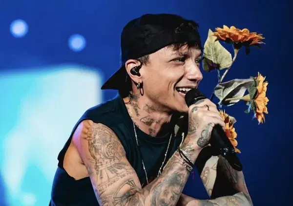 Ultimo torna live a Londra per festeggiare il &ldquo;22 settembre&rdquo;: avete preso il biglietto dell'ennessimo sold out? &ldquo;Niente scaletta, solo Guinness&rdquo;. Dallo stadio al pub, ecco cosa succeder&agrave;&hellip;