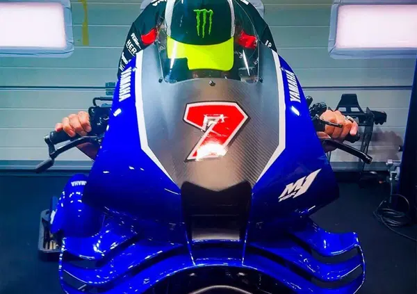 A Misano, nel segreto di un box chiuso, Valentino Rossi &ldquo;ha incontrato&rdquo; la sorella giovane (e maggiorata) del suo grande amore