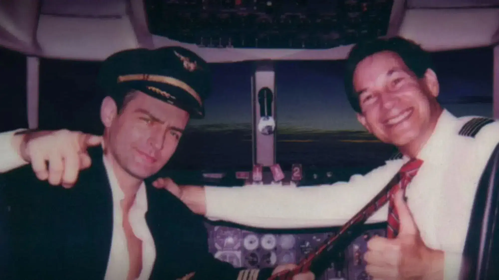 Charlie Sheen a bordo dell'aereo che ha pilotato