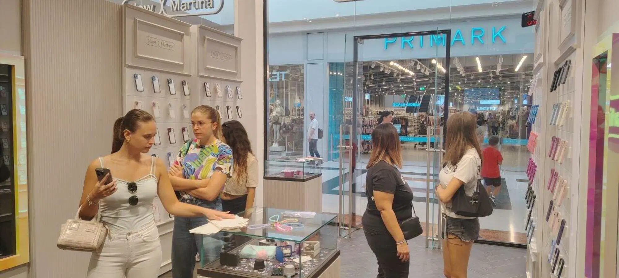 Il negozio di New Martina nel centro commerciale Fiordaliso, Rozzano