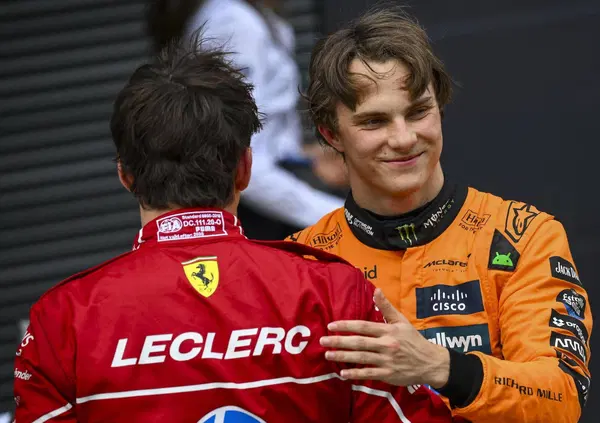 L&rsquo;egoismo e la mentalit&agrave; dei piloti? Ce li dimostrano Leclerc e Piastri nel Media Day di Baku: a Charles basta una battuta, a Oscar una provocazione