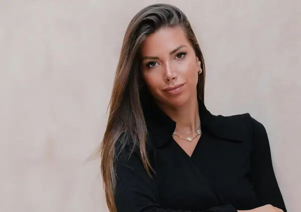 Attenzione, in Formula 1 c&rsquo;&egrave; Laura Villars che vuole &ldquo;una FIA pi&ugrave; aperta&rdquo;: imprenditrice, pilota e candidata alla presidenza della Federazione
