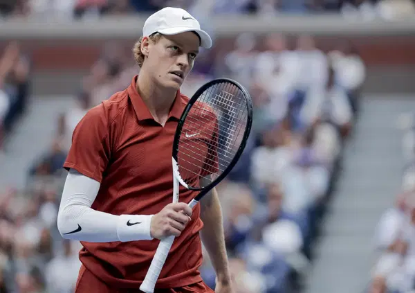 Ma che ci fa Jannik Sinner sulla copertina di Vogue Cina? E Jannik si prende pure le scuse di Fedez...