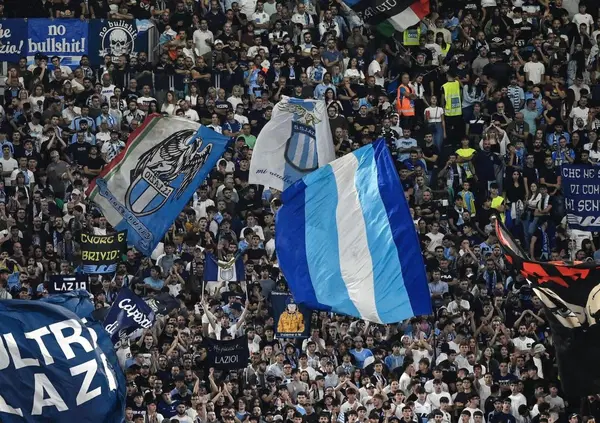 Nel giorno del derby a Roma si parla anche di politica: &ldquo;La ragione non si uccide. Rip Charlie Kirk&rdquo;. Vannacci chiama a Pontida, gli ultras della Lazio &ldquo;rispondono&rdquo; con uno striscione nella Capitale