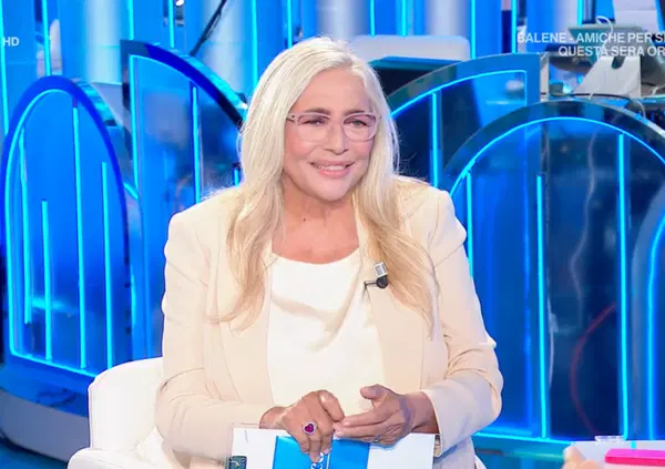 Domenica In su Rai 1, la prima puntata dell'edizione "corale" &egrave; uno spot di TeleMeloni per il pranzo in famiglia? E Schlein se la prende con la Rai