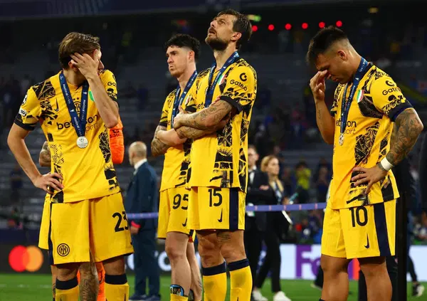 La cronaca nera (azzurra) di Nazzi sulla morte dell&rsquo;Inter in Champions &egrave; il video capolavoro di un cold case che i tifosi non vogliono (ri)vedere?