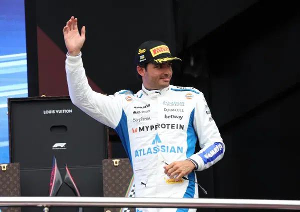 Carlos Sainz &egrave; ufficialmente migliore di Lewis Hamilton, parlano i dati. Quel podio di Baku segna un&rsquo;altra sconfitta della Ferrari, ma secondo lo spagnolo&hellip;