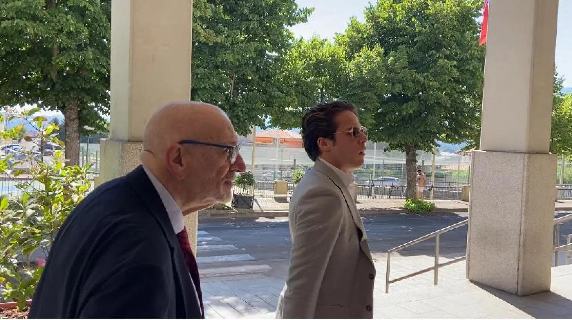 Ciro Grillo fuori dal tribunale