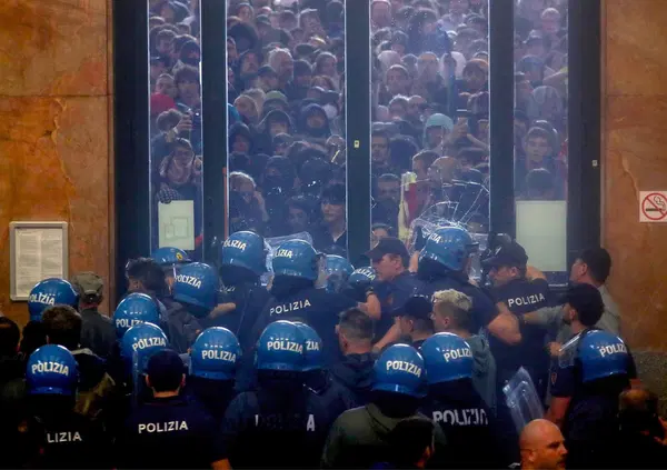 Cari pacifisti, siete voi che rubate la scena a chi spacca tutto. Lo sciopero nazionale per Gaza dimostra che siamo solo un Novecento sotto speed e la storia non si fa a parole 