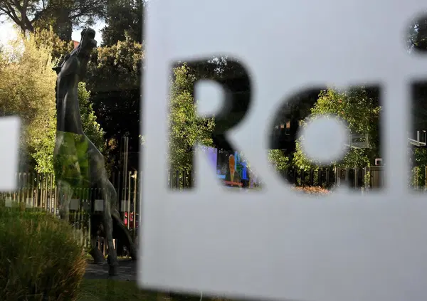 La tv? Rai e Mediaset, non bastano La Ruota della Fortuna e il Festival: non le guarda pi&ugrave; nessuno, il pubblico scappa anche dai tg. Ma cosa sta succedendo?