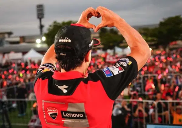 Unveiling Marc Marquez: &ldquo;Il decimo &egrave; possibile, ma non sono il pi&ugrave; grande della storia&rdquo;. E sul gesto di Misano, Valentino Rossi, Giacomo Agostini e il Tourist Trophy&hellip;