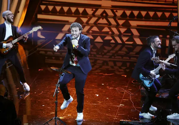 Il meglio (e il peggio) dei singoli della settimana? I Pinguini, ultrabasic, pretendono la nostra ingenuit&agrave;, Carey e .Paak ci riportano alla golden age dell&rsquo;R&amp;B, e poi c&rsquo;&egrave; l&rsquo;estate di Morgan e Panella&hellip;