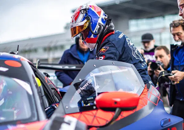 Max Verstappen distrugge tutti al Nurburgring con la Ferrari e ci lascia con una sola verit&agrave;, che va oltre la vittoria: oggi, uno come lui, non esiste