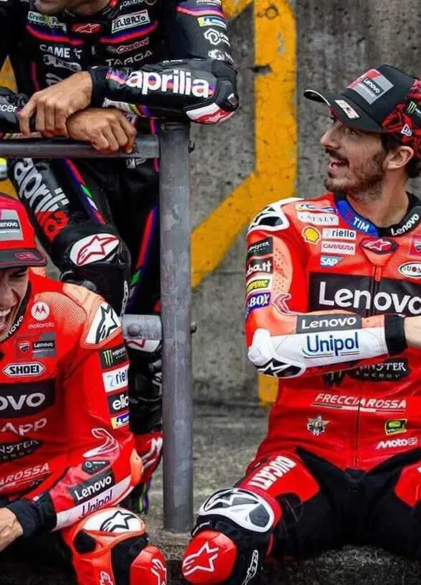 Nella domenica dei simboli a Motegi, quel fumo sotto le chiappe di Pecco Bagnaia dice tantissimo anche sui suoi errori e quelli di tutti noi che (ce) lo raccontiamo