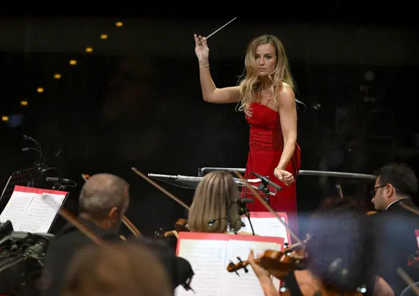  Beatrice Venezi direttore del Teatro La Fenice? No grazie! Dopo l'Orchestra, anche le maestranze chiedono la revoca della sua nomina: e il pubblico applaude
