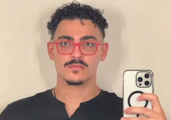 Ma Youtube ha davvero "censurato" Hamza Saadah? Ecco chi &egrave; lo youtuber che parla con gli israeliani di Gaza, lui: "Vogliono mettere a tacere la verit&agrave;"