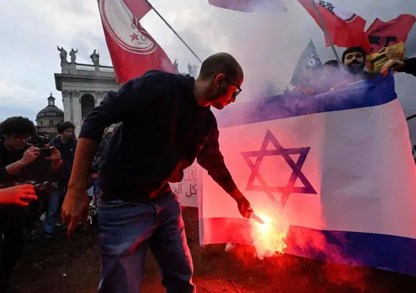 Occhio: dal movimento Propal pu&ograve; nascere una nuova rivoluzione contro il potere. I nuovi profeti si chiamano Pynchon e Nunes e la distinzione tra violenti e non violenti &egrave; antistorica. Ecco perch&eacute;