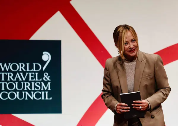 Abbiamo letto la versione indiana della biografia di Meloni. Com'&egrave;? Uguale a quella in italiano ma con la prefazione di Modi: &ldquo;Giorgia rispecchia i nostri valori&rdquo;. Perch&eacute; il &ldquo;sovranismo de noantri&rdquo; piace a Delhi?