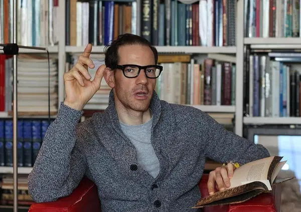 In un mondo &ldquo;spoetizzato&rdquo; chi guarda al passato non conta niente: ma &egrave; questo che lo rende davvero un poeta. Su &ldquo;L&rsquo;archeolatra e i tifosi del futuro&rdquo; di Cody Franchetti 