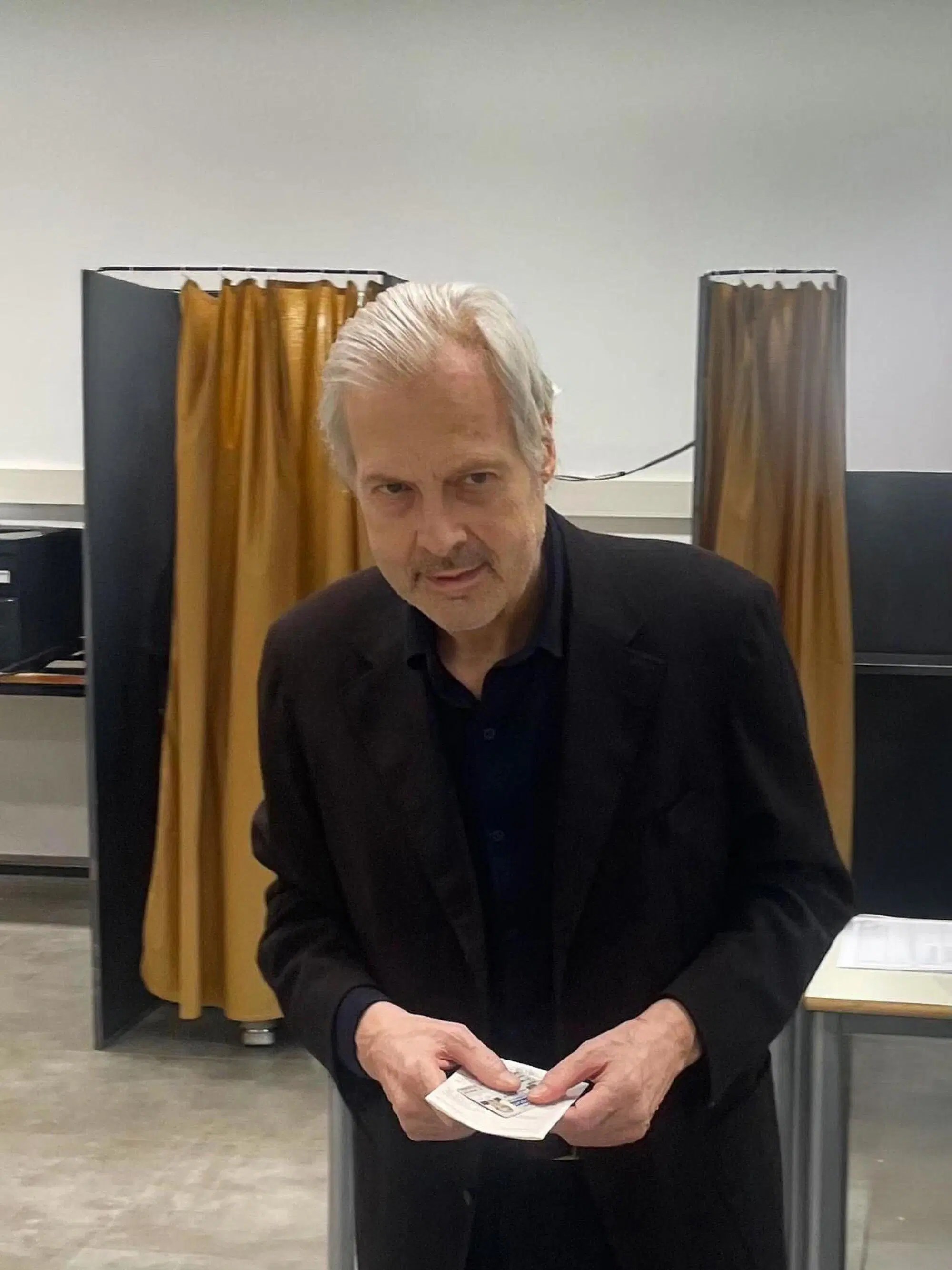 Vittorio Sgarbi nelle Marche per votare alle Regionali