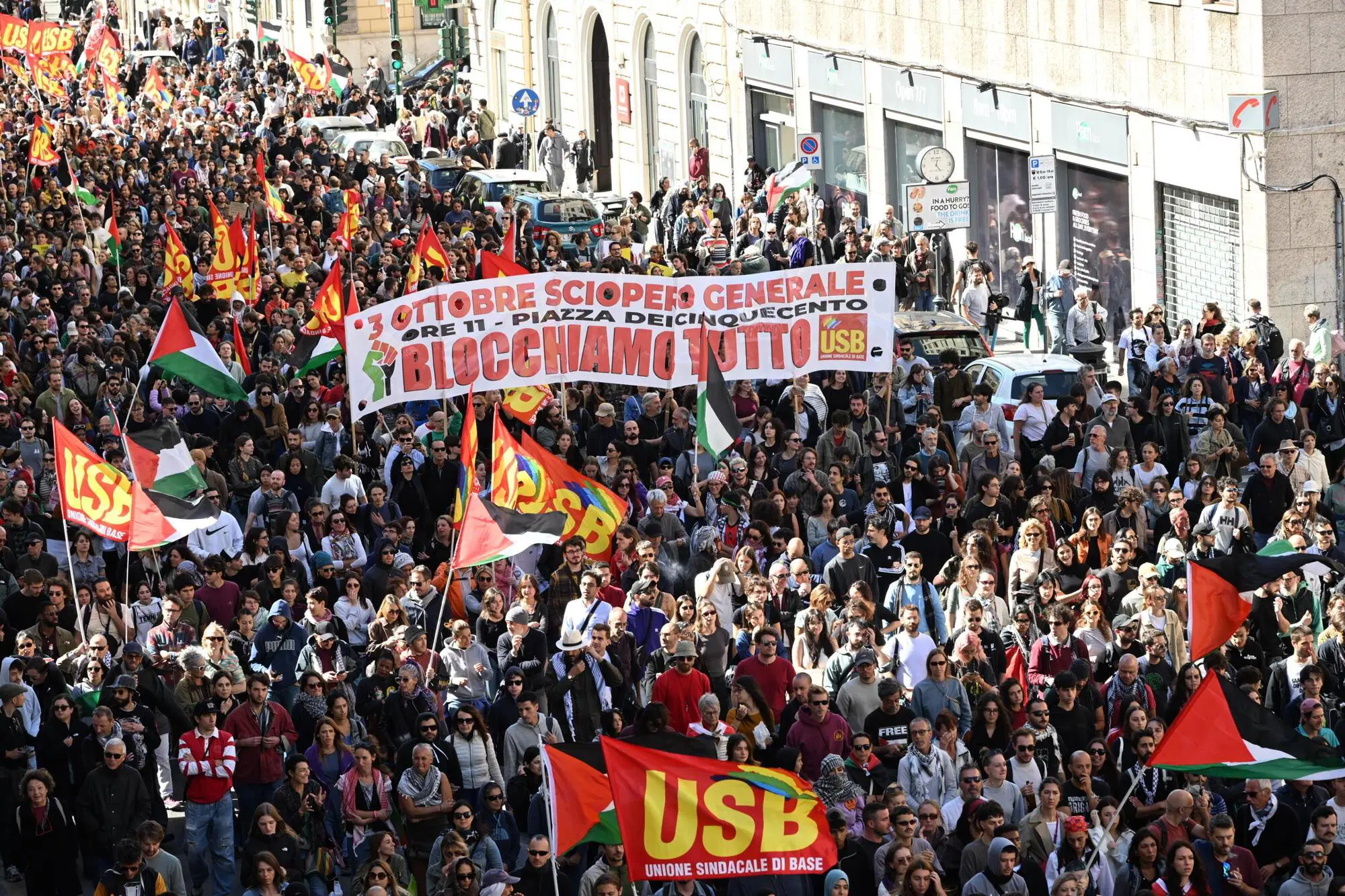 Oltre 60 mila persone sono scese in strada a Roma per manifestare 