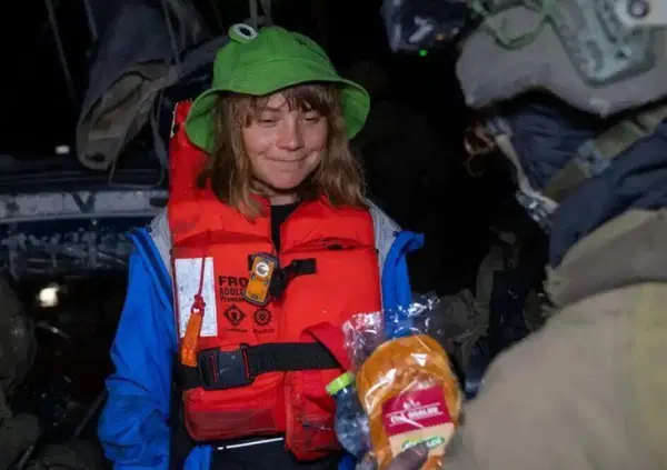 IL GREEN FROG HAT. Il cappello verde di Greta Thunberg a forma di rana. Simbolo di solidariet&agrave;, lo vogliono tutti. Dove trovarlo e le istruzioni per farlo a casa all&rsquo;uncinetto
