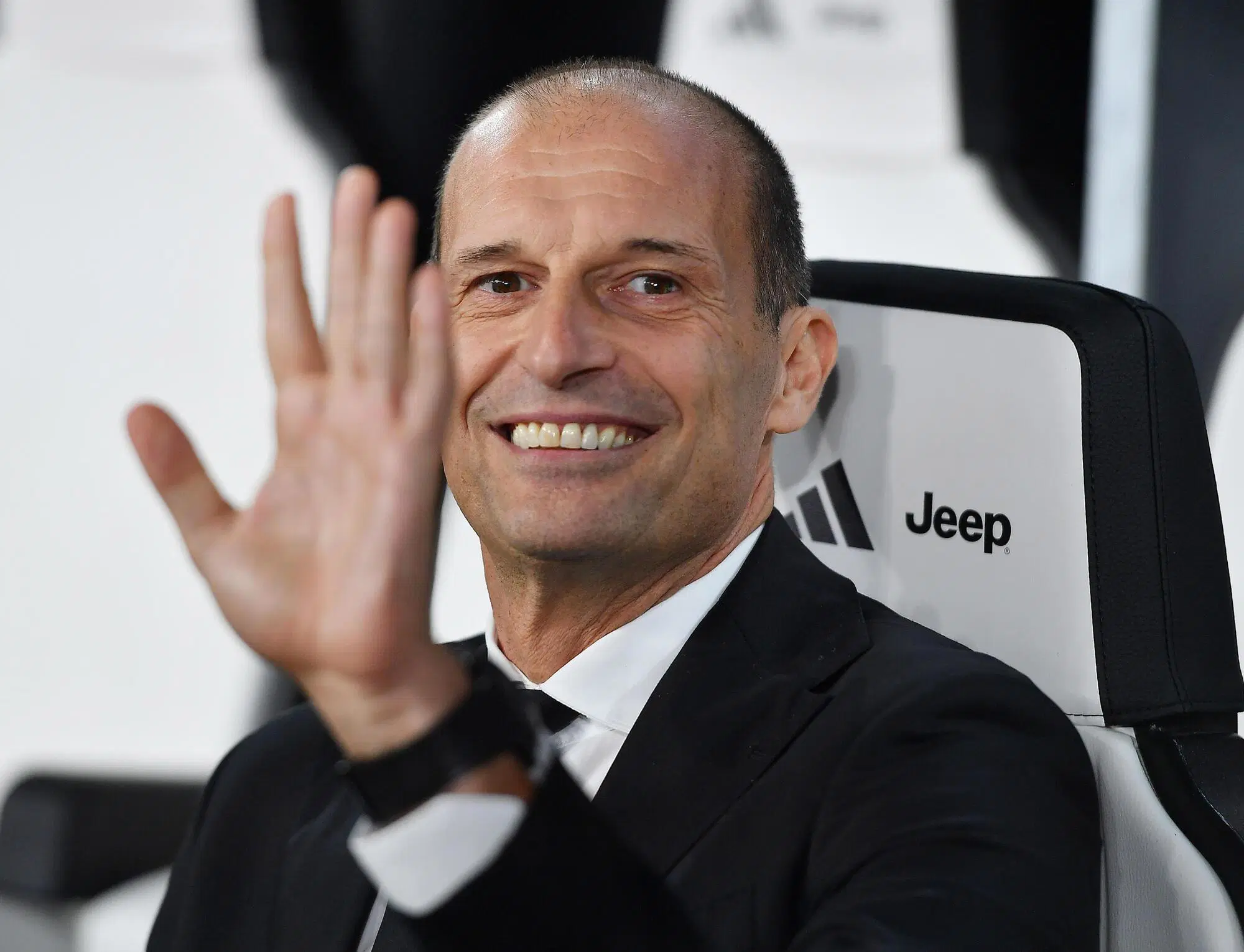 Max Allegri ha salutato il pubblico juventino che lo ha omaggiato prima del match col Milan
