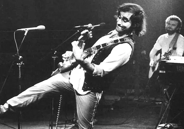 Quando tutti erano cantautori impegnati lui era gi&agrave; avanti e parlava del futuro: disinformazione, gossip, pigrizia. Cosa ci resta di Ivan Graziani, l'Andrea Pazienza della musica