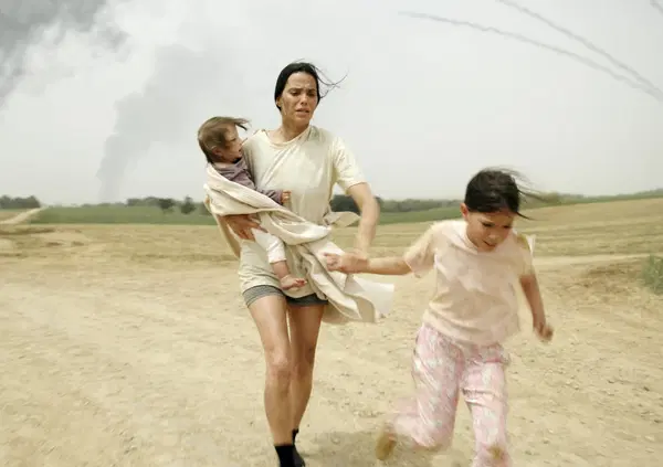 Il 7 ottobre e l&rsquo;attacco di Hamas diventano una serie: Red Alert su Paramount+. Ma chi l&rsquo;ha finanziata? Dal produttore di Tarantino al Jewish National Fund-Usa