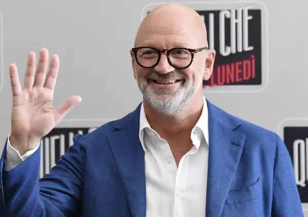 Ma perch&eacute; Milan-Como si giocher&agrave; in Australia? Il conduttore Marco Mazzocchi attacca: &ldquo;Scelte che fanno male al calcio, dei tifosi non frega niente a nessuno&rdquo;