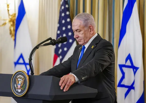 Se non Israele, chi protegge l'Italia? Negri sul Mossad a Udine per la partita Italia-Israele e su Papa Leone...