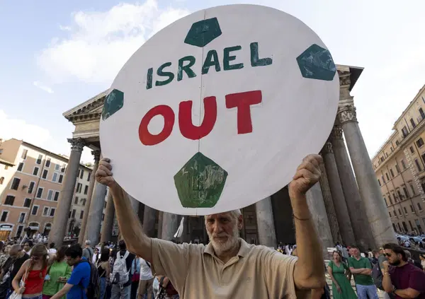 Italia-Israele per il Mondiale, ma la pace nella Striscia di Gaza non basta: a Udine lo stadio sar&agrave; semivuoto. E la gente risponder&agrave; nelle strade e non sugli spalti