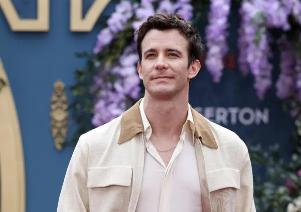 La quarta stagione di Bridgerton? Un incrocio tra Elisa di Rivombrosa e Cenerentola. Ecco perch&eacute; i nuovi episodi non c&rsquo;entrano un caz*o con i libri e come mai saranno storicamente inattendibili&hellip;