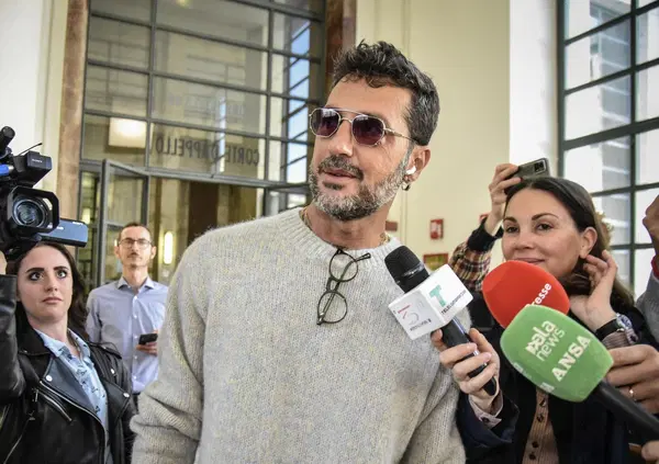 A Garlasco si svende l'artefatto umano. Siamo oltre i Vanzina. E il procuratore capo della comunicazione italiana si chiama Fabrizio Corona