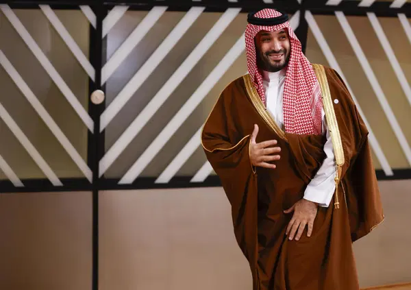 Signori, vi siete accorti che gli arabi ci hanno fatto il cu*lo? Arabia Saudita, Emirati Arabi e Qatar hanno investito nella pace a Gaza al posto nostro. E con il soft power (sport, videogame e turismo)...