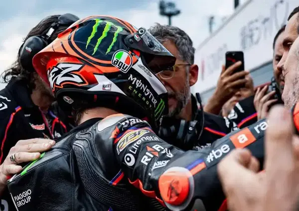 Il venerd&igrave; di Phillip Island? Marco Bezzecchi ingiocabile anche mezzo rotto (e in Aprilia si rischia una malsana idea). Pecco Bagnaia bene solo al mattino e con una richiesta&hellip;
