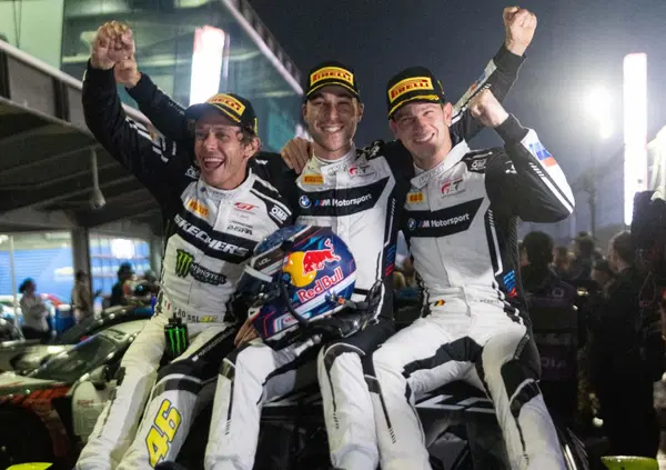 Valentino Rossi, sei magia! Il Dottore (ri)conquista Indianapolis e vince la 8 Ore con la BMW realizzando l&rsquo;ennesima impresa in carriera. Che spettacolo&hellip;