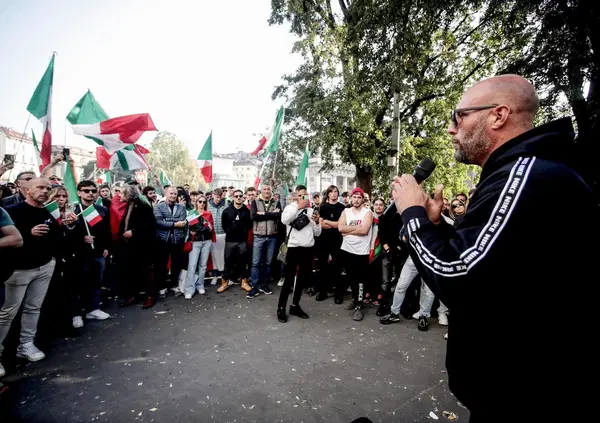 Eravamo in mezzo ai disordini tra Patrioti e comunisti. Ma chi &egrave; Frank Mascia? Johnny Sins&nbsp;o&nbsp;Masaniello?