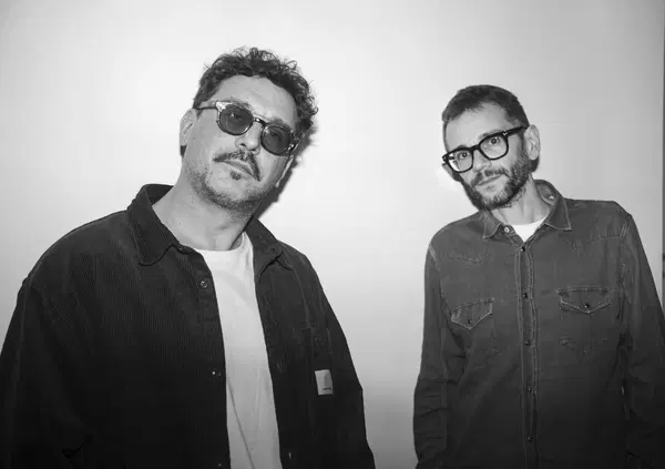 Willie Peyote ospite di MOW alla Festa del Cinema di Roma: &ldquo;Restare fedele a me stesso &egrave; il centro di tutto&rdquo;. L&rsquo;intervista al rapper e a Enrico Bisi, regista di Elegia Sabauda