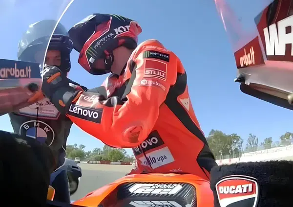 Il botto, il cuore enorme di Bulega, Toprak che saluta la SBK da Campione del Mondo? No, ricorderemo un frame che asfalta l&rsquo;idiozia di questa domenica a Jerez