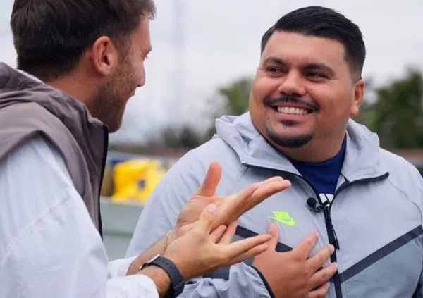 E dal servizio delle Iene emerge che tutti gli zingari votano la Meloni. Camerati abbiamo un problema...