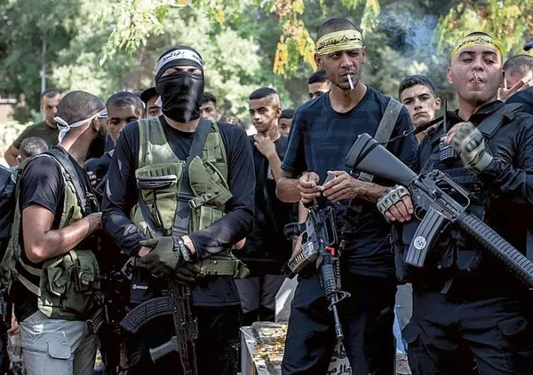 Internazionale pubblica un libro sul vero potere in Israele. Spoiler: Netanyahu &egrave; una marionetta di qualcuno molto pi&ugrave; potente di lui