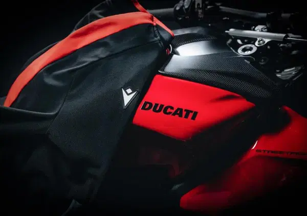 Prima il Bologna, poi Lamborghini, adesso Ducati: Macron ha trovato il modo di mettere insieme la MotorValley ed &egrave; bellissimo