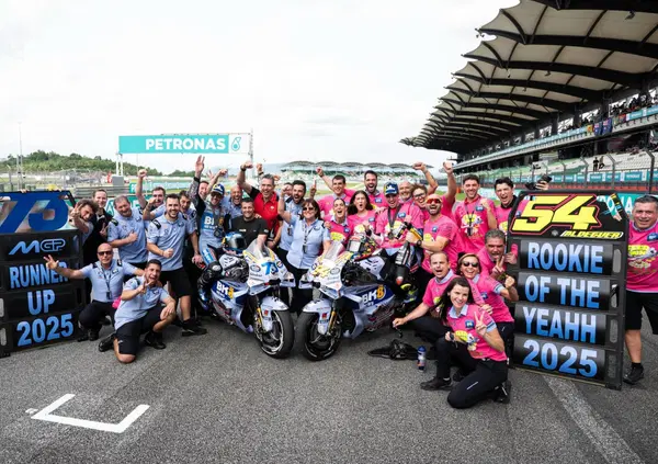 Vedi la Gresini Racing vincere tutto a Sepang e ti chiedi cosa sia vero e cosa no. Come se importasse qualcosa