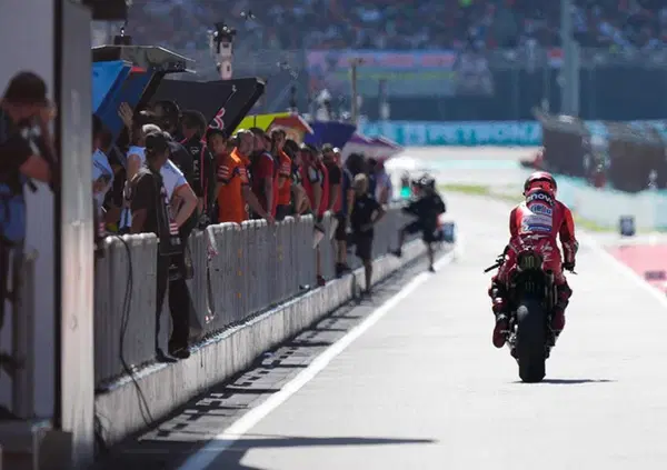 Perch&eacute; Pecco Bagnaia continua a rompere quando le cose sulla sua Ducati funzionano? S&igrave;, fatichiamo a credere alla sfortuna [VIDEO]