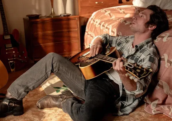 Springsteen &ndash; Liberami dal nulla &egrave; un film meno originale di quello che sembra. Ma come ne esce il Boss?